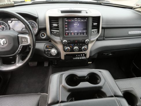 Used 2019 RAM 1500 Laramie AWD/4WD image 10