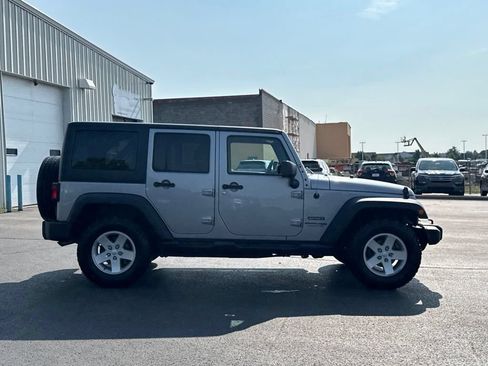 Used 2018 Jeep Wrangler Unlimited Sport S AWD/4WD image 8