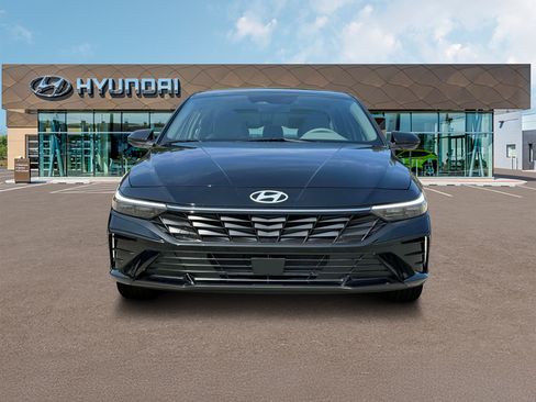 New 2025 Hyundai Elantra SEL FWD image 12