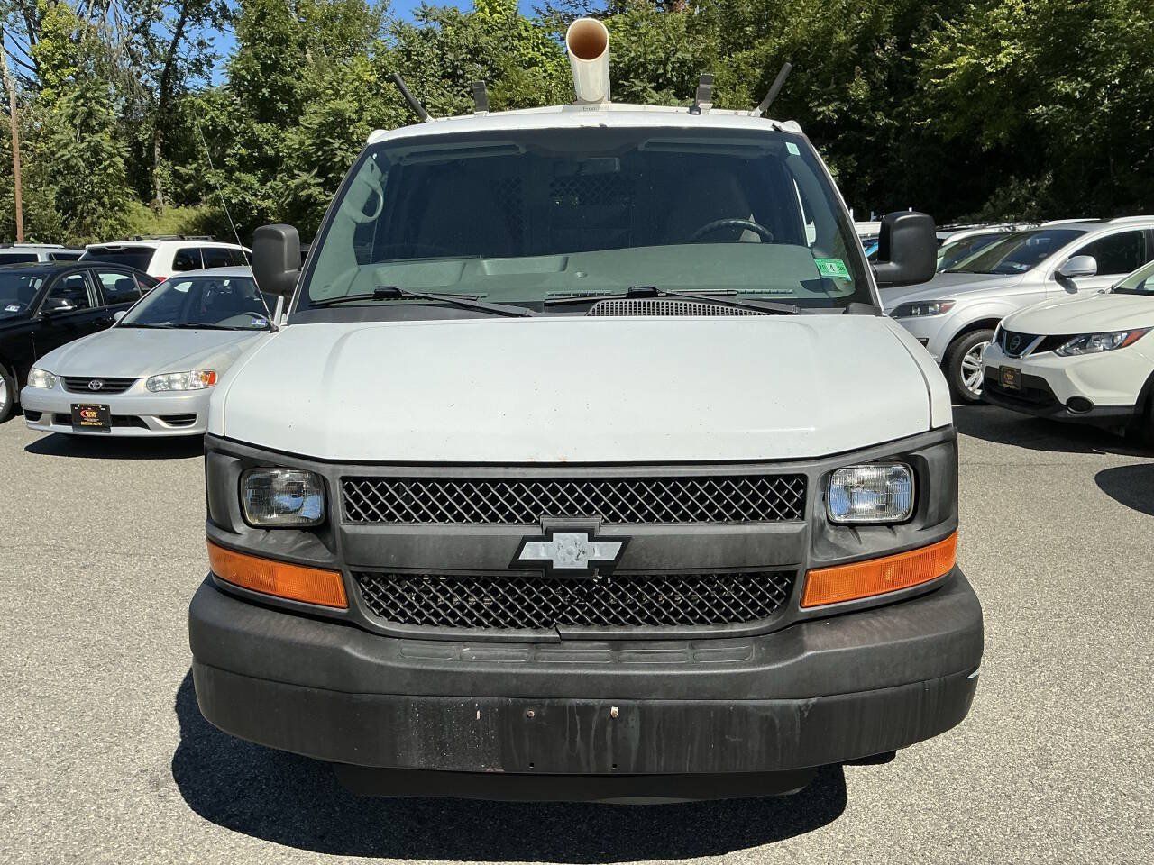 Used 2014 Chevrolet Express 2500 RWD image 2