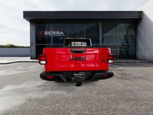 Used 2023 Jeep Gladiator Willys image 3