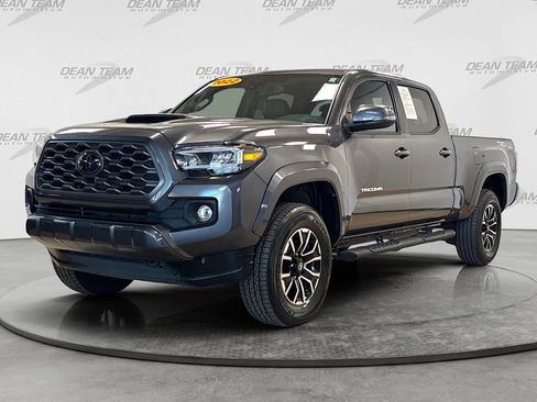 Used 2022 Toyota Tacoma TRD Sport w/ TRD Premium Sport Package AWD/4WD image 3