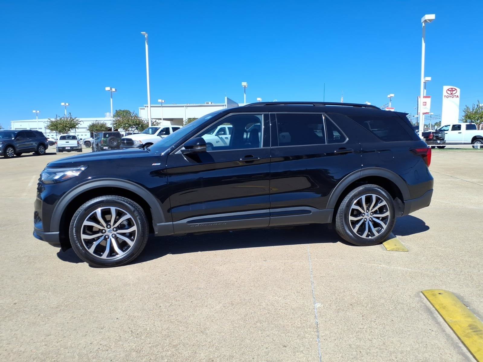 Used 2026 Ford Explorer ST-Line AWD/4WD image 2