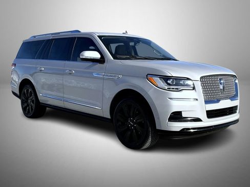 Used 2022 Lincoln Navigator L Reserve image 3