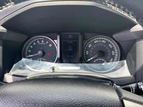 Used 2021 Toyota Tacoma TRD Off-Road AWD/4WD image 25