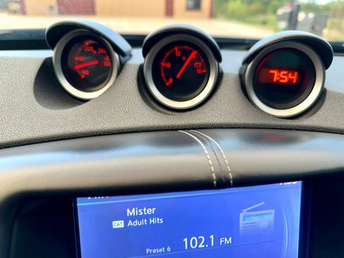 Used 2016 Nissan 370Z Touring RWD image 19