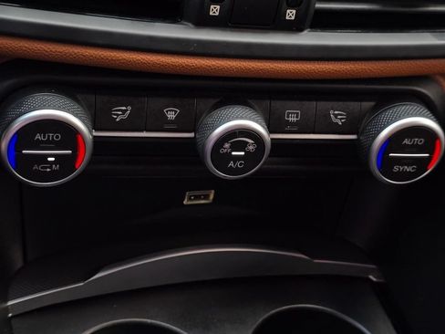 Used 2018 Alfa Romeo Giulia RWD image 21