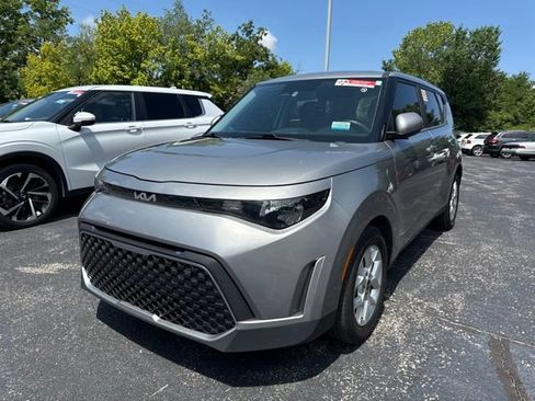 Used 2024 Kia Soul LX w/ Option Group 015 FWD image 4