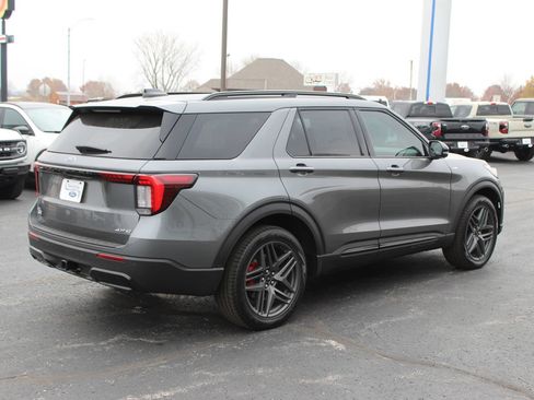 New 2026 Ford Explorer ST-Line w/ ST-Line Street Pack AWD/4WD image 6