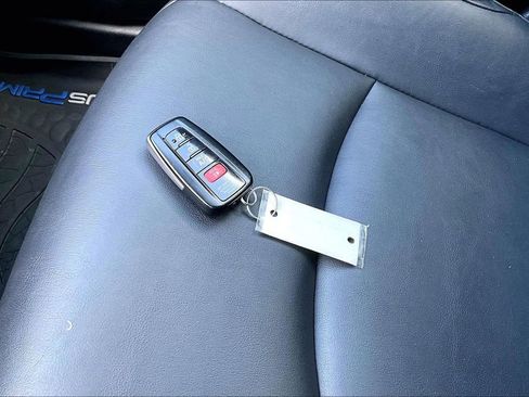 Used 2018 Toyota Prius Prime Plus FWD image 10