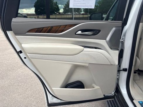 Certified 2023 Cadillac Escalade Premium Luxury Platinum w/ LPO, Radiant Package AWD/4WD image 16