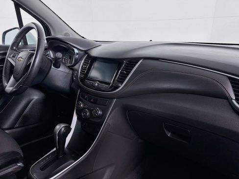 Used 2017 Chevrolet Trax LT w/ LT Convenience Package image 29