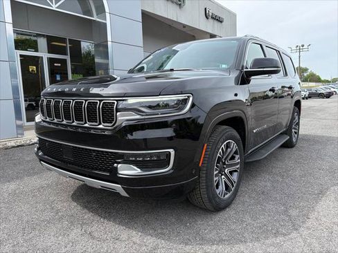 Certified 2024 Jeep Wagoneer Series II w/ Flexible Seating Group AWD/4WD image 3