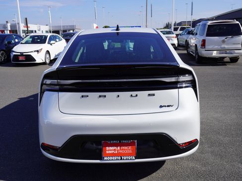 New 2026 Toyota Prius Plug-In Hybrid FWD image 9