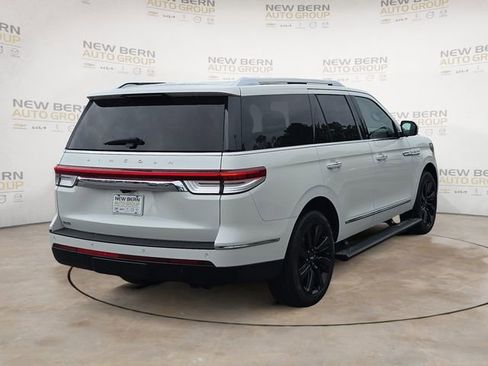 Used 2024 Lincoln Navigator Reserve AWD/4WD image 5