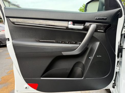 Used 2015 Kia Sorento SX image 20