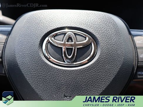 Used 2025 Toyota RAV4 XLE AWD/4WD image 25
