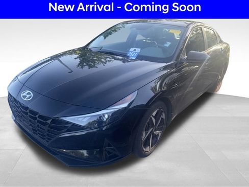 Used 2023 Hyundai Elantra SEL w/ Convenience Package image 2