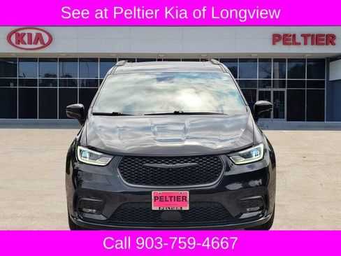 Used 2025 Chrysler Pacifica Limited FWD image 2