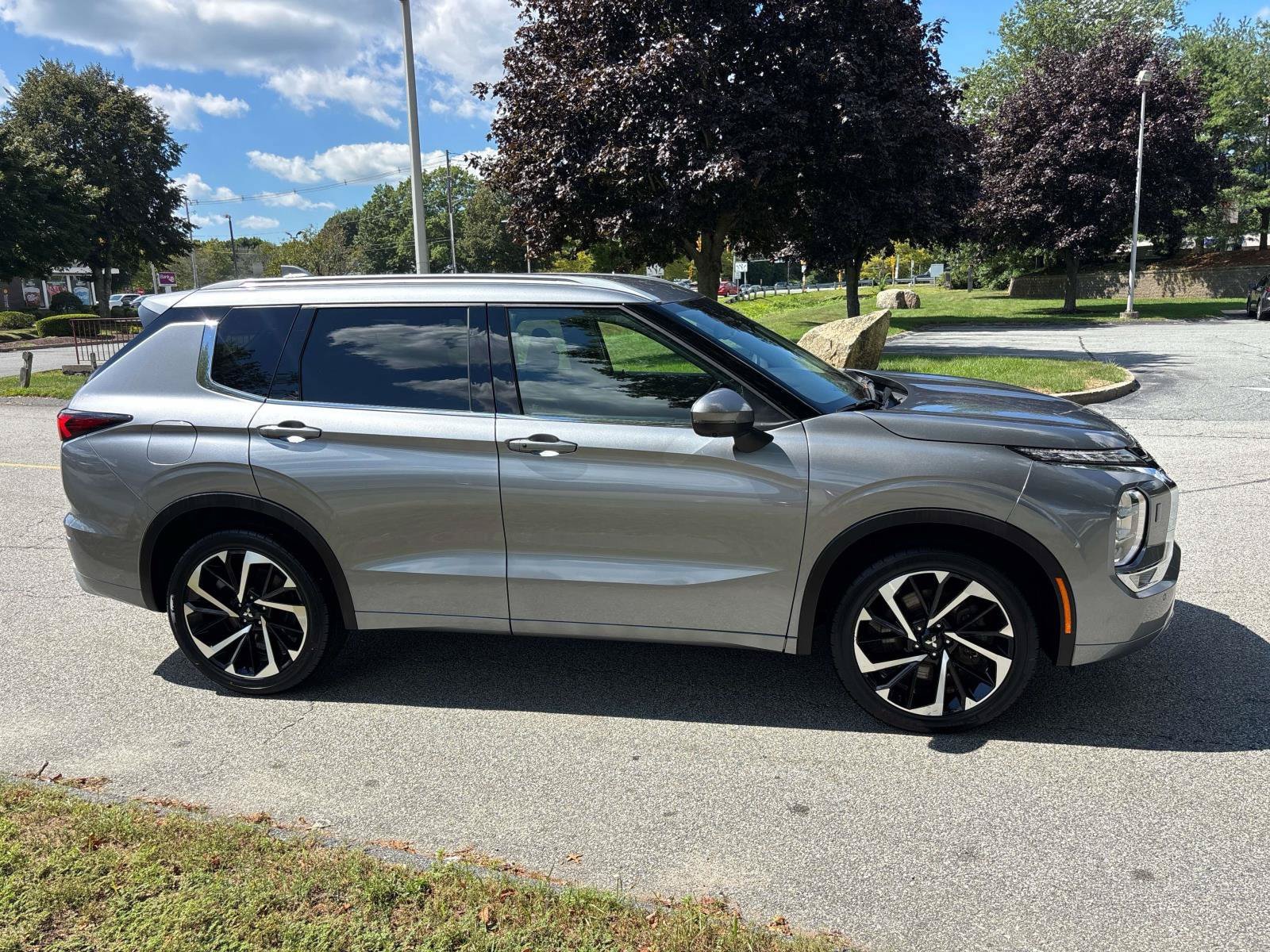 Used 2024 Mitsubishi Outlander SEL AWD/4WD image 6