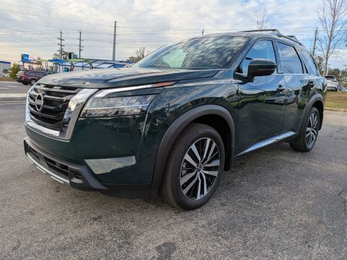 Certified 2024 Nissan Pathfinder Platinum w/ Cargo Package image 8