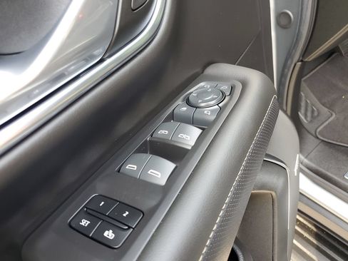 Used 2024 GMC Yukon SLT w/ SLT Premium Package AWD/4WD image 17