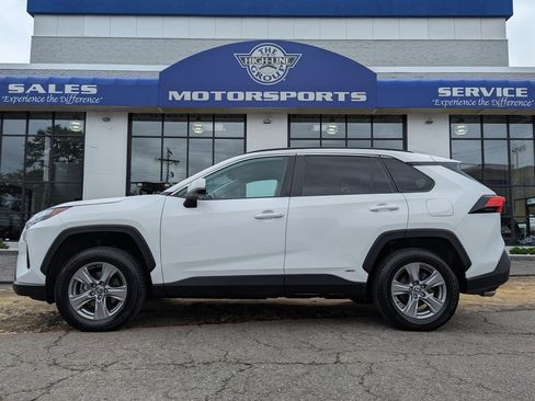 Used 2023 Toyota RAV4 XLE AWD/4WD image 1