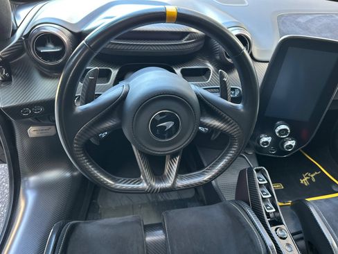 Used 2019 McLaren Senna RWD image 15