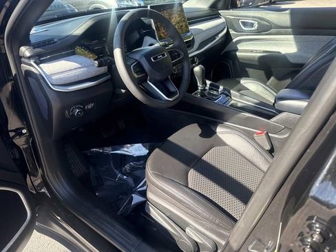 Used 2024 Jeep Compass Latitude image 20