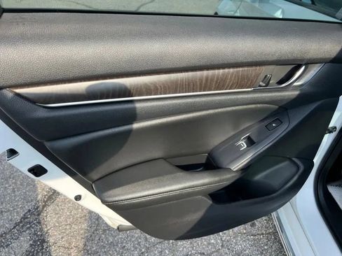Used 2020 Honda Accord Touring image 23