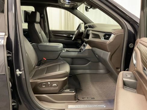 Used 2024 GMC Yukon XL Denali w/ Denali Reserve Package AWD/4WD image 29