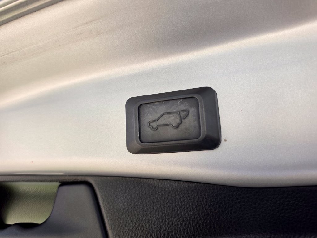 Used 2020 Toyota RAV4 XSE AWD/4WD image 14