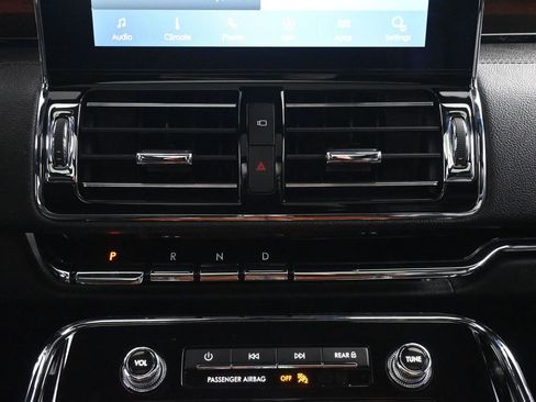 Used 2020 Lincoln Navigator Reserve w/ Luxury Package RWD image 40