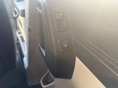 Used 2010 Chrysler Town & Country Touring Plus image 23