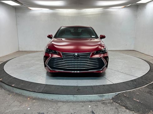Used 2020 Toyota Avalon Limited image 9