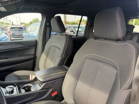 Used 2025 Jeep Grand Cherokee Laredo X w/ Luxury Tech Group I AWD/4WD image 14