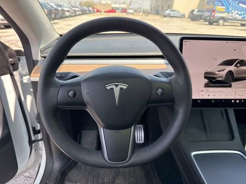 Used 2023 Tesla Model Y Performance image 17