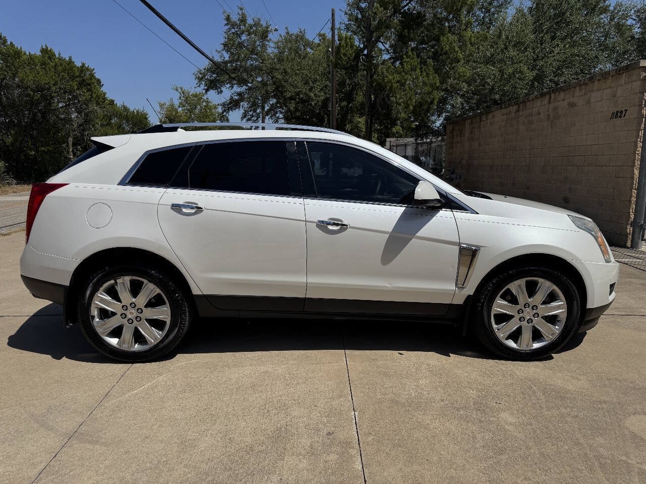 Used 2016 Cadillac SRX Luxury w/ Driver Awareness Package FWD image 14