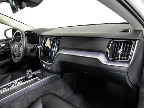 Used 2025 Volvo S60 B5 Core FWD image 18