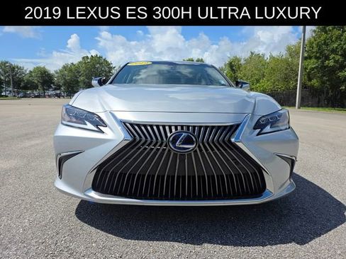 Used 2019 Lexus ES 300h Ultra Luxury w/ Accessory Package 2 FWD image 8