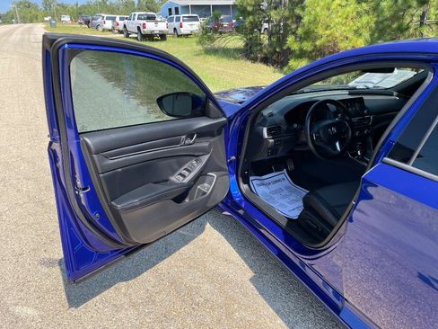 Used 2018 Honda Accord Sport image 9