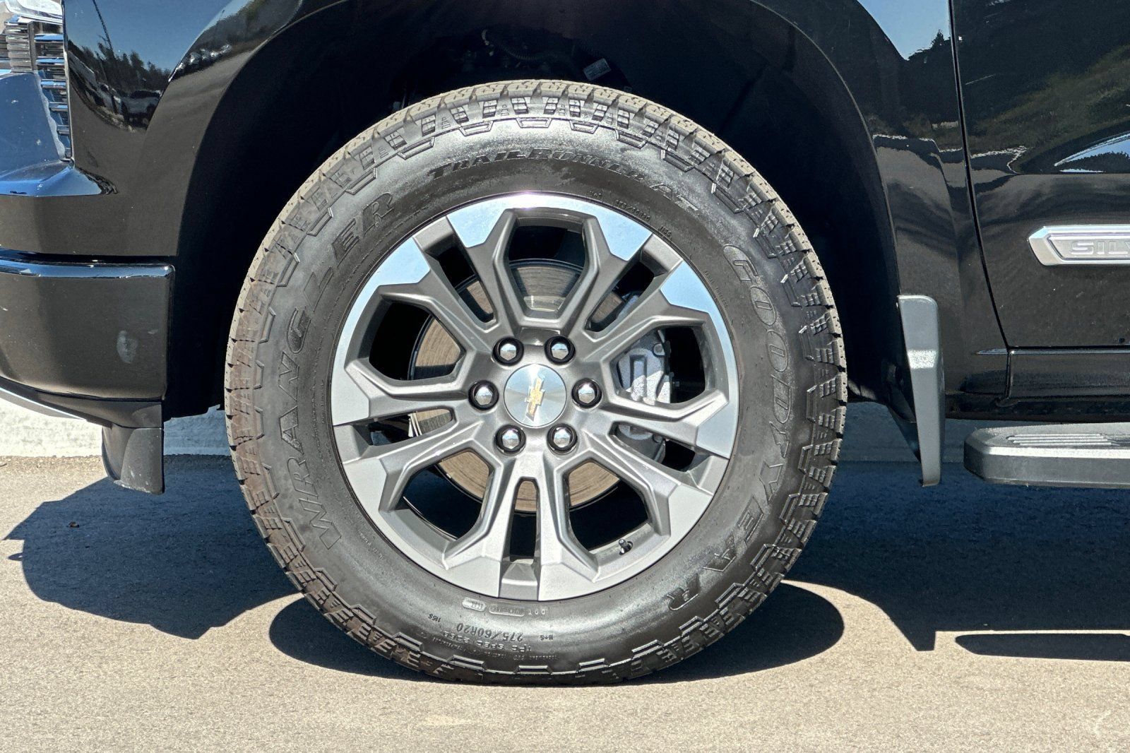 Used 2026 Chevrolet Silverado 1500 High Country w/ Technology Package AWD/4WD image 37