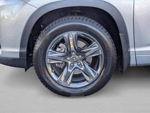 Used 2018 Toyota Highlander Limited Platinum image 22