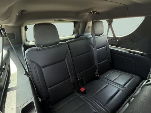 Used 2024 Chevrolet Suburban LT RWD image 13