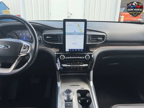 Used 2023 Ford Explorer Limited w/ Limited Technology Package RWD image 18