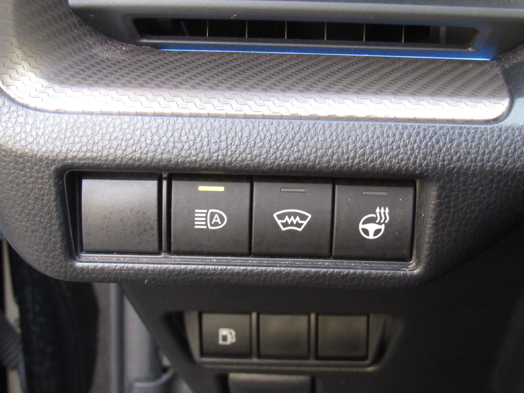 Used 2025 Toyota Prius FWD image 31