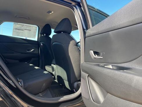 New 2025 Hyundai Elantra SE image 21