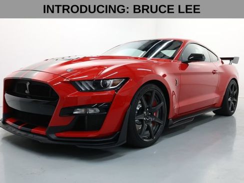 Used 2022 Ford Mustang Shelby GT500 w/ Carbon Fiber Track Pack RWD image 2
