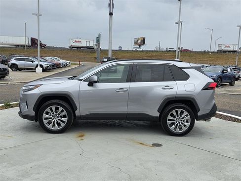 Used 2024 Toyota RAV4 XLE Premium image 6