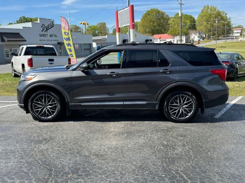 Used 2020 Ford Explorer XLT w/ Equipment Group 202A AWD/4WD image 8